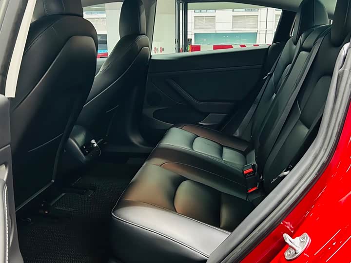 Фото 8 - Tesla Model 3