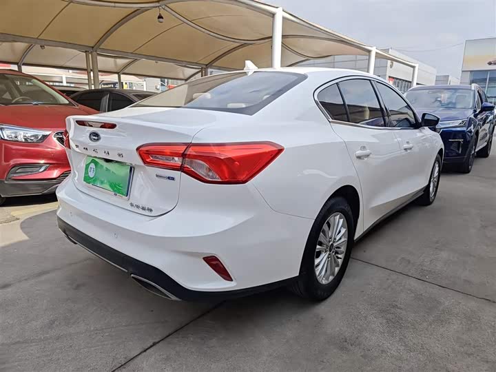 Фото 7 - Ford Focus