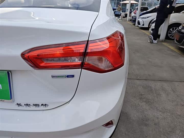 Фото 8 - Ford Focus