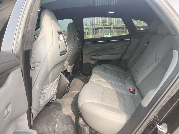 Фото 6 - Zeekr 001