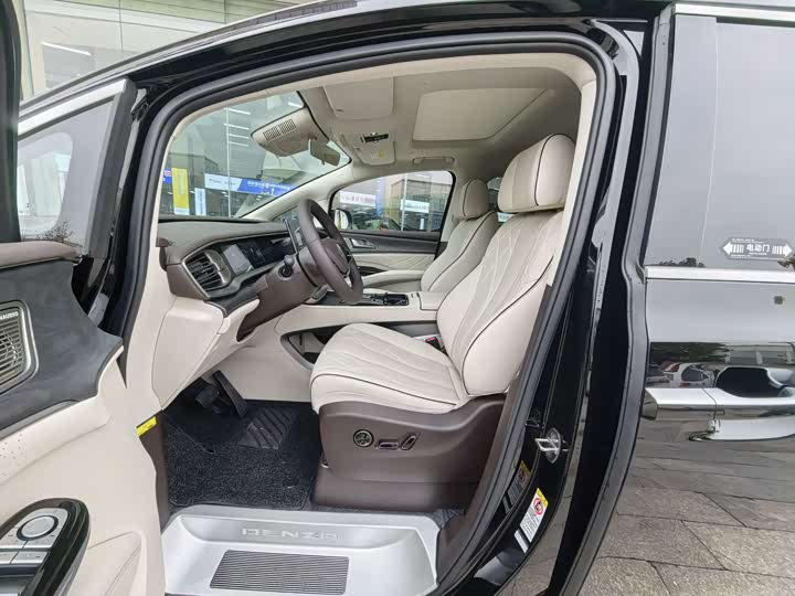 Фото 8 - Denza D9