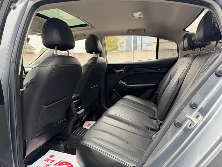 Фото 6 - Roewe i5