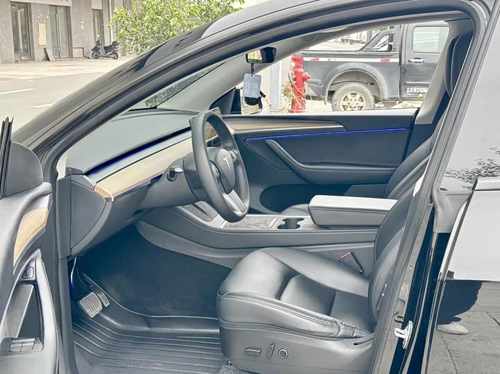 Фото 8 - Tesla Model Y