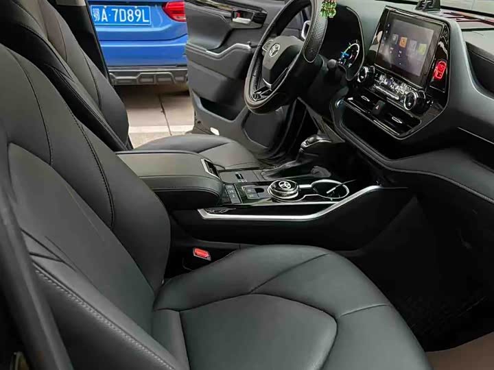 Фото 4 - Toyota Highlander