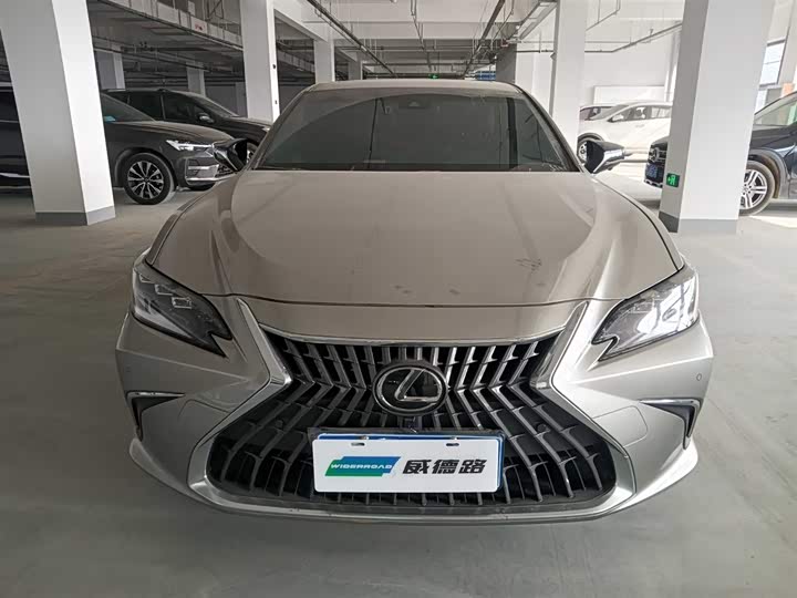 Фото 2 - Lexus ES