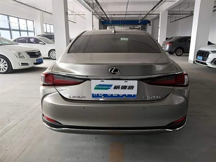 Фото 5 - Lexus ES