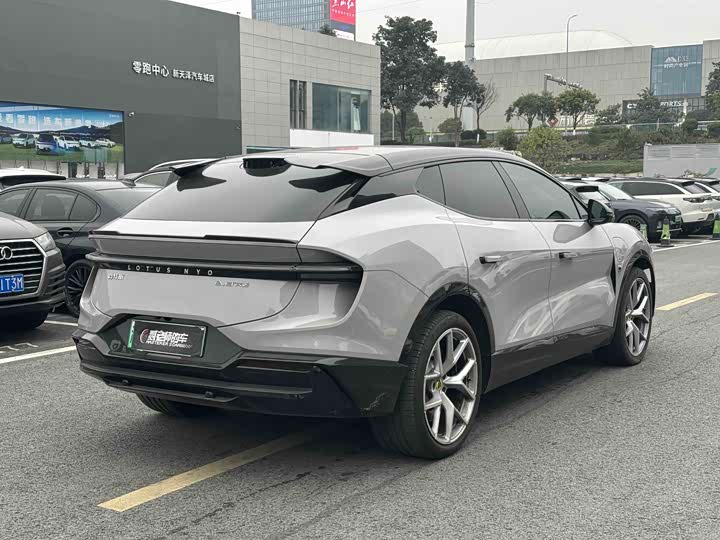 Фото 6 - Lotus Eletre