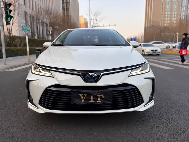 Фото 2 - Toyota Corolla