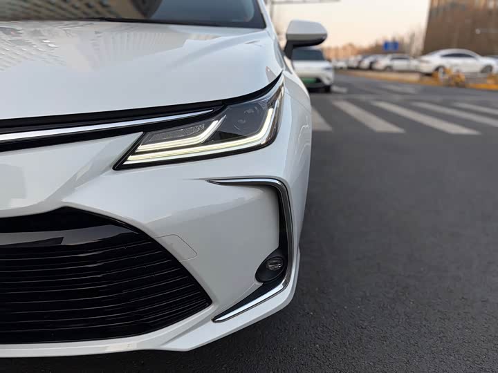 Фото 9 - Toyota Corolla