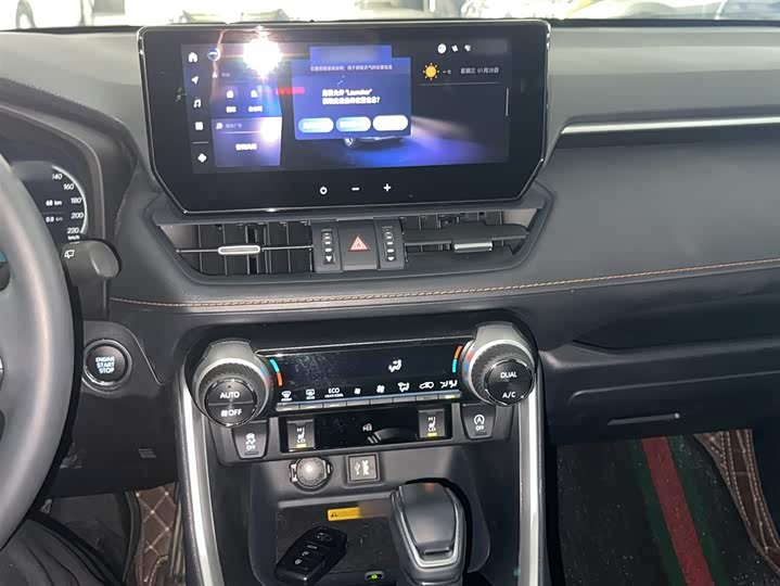 Фото 7 - Toyota RAV4