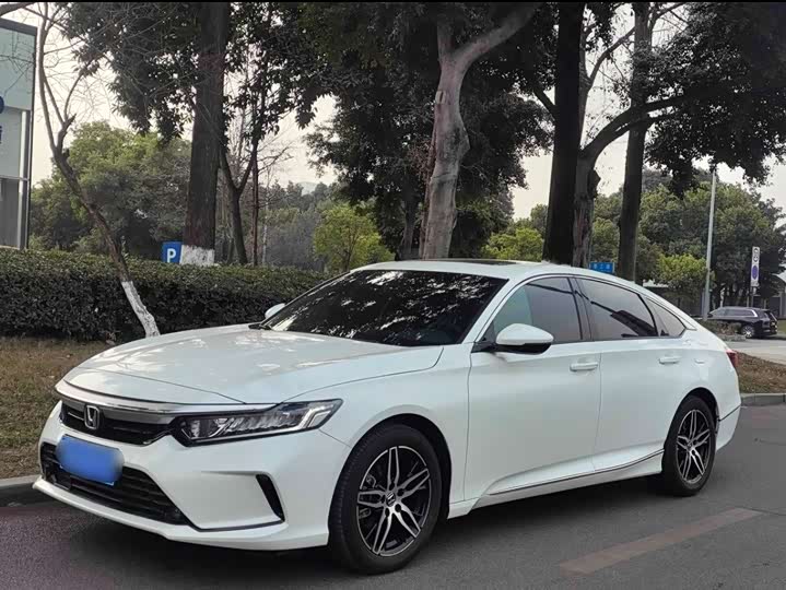 Фото 1 - Honda Inspire