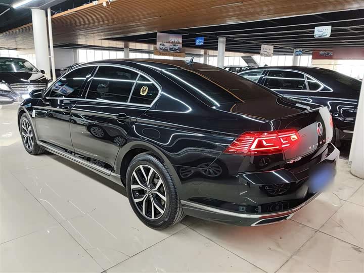 Фото 5 - Volkswagen Magotan