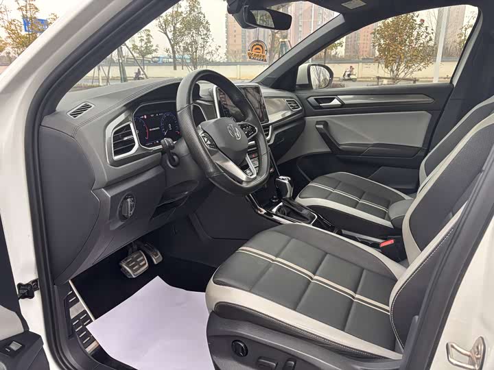 Фото 7 - Volkswagen T-Roc