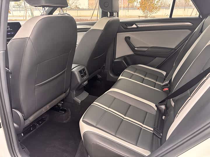 Фото 8 - Volkswagen T-Roc