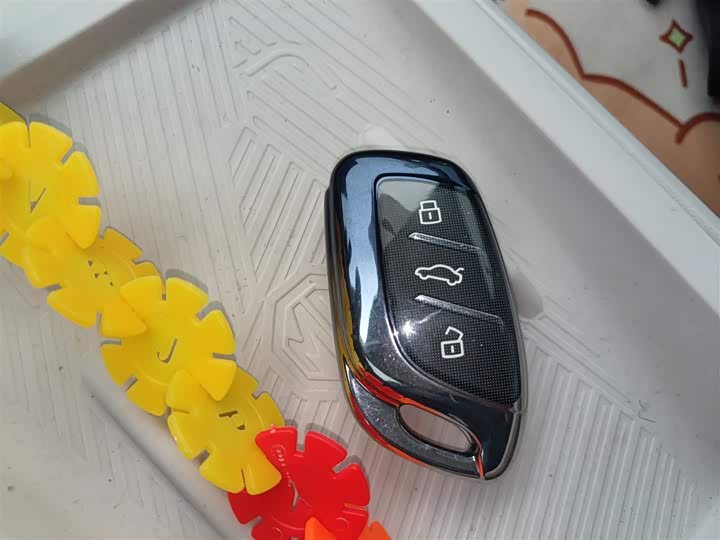 Фото 9 - MG Motor 4 EV