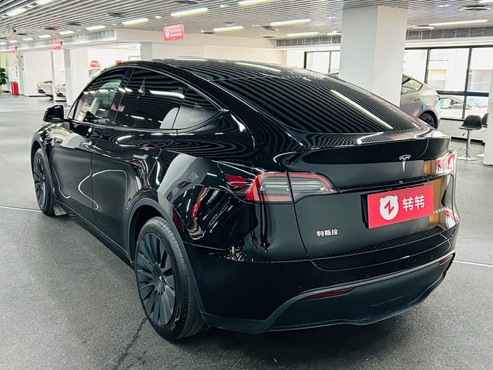 Фото 2 - Tesla Model Y