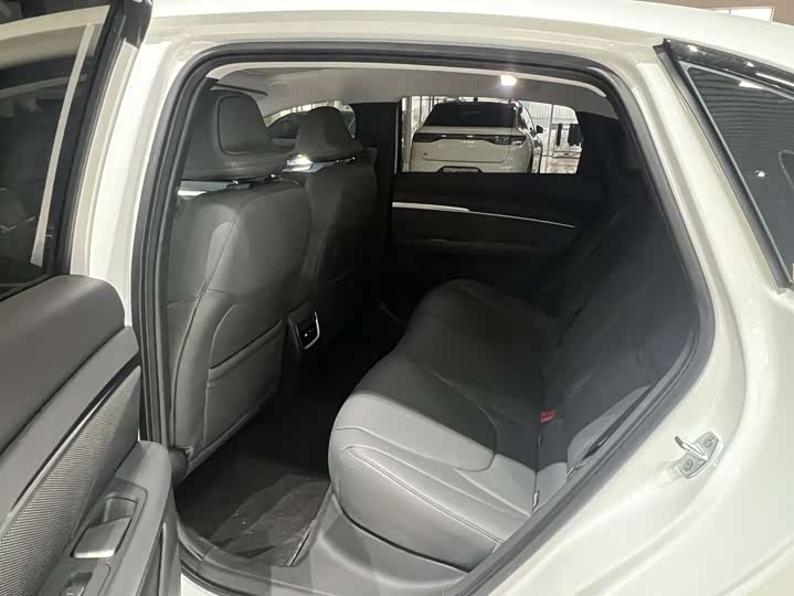 Фото 2 - XPeng Mona M03