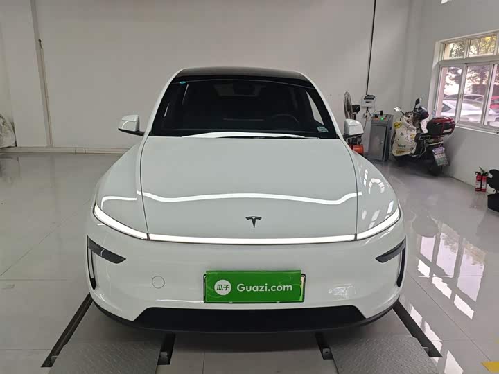 Фото 3 - Tesla Model Y