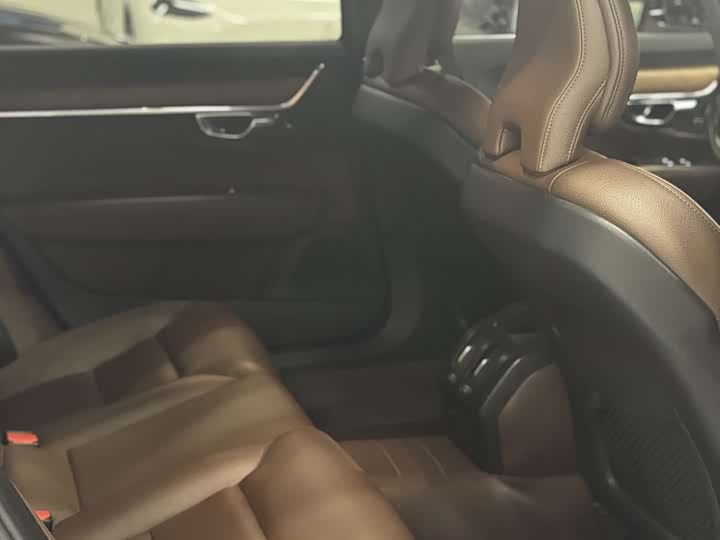 Фото 8 - Volvo S90