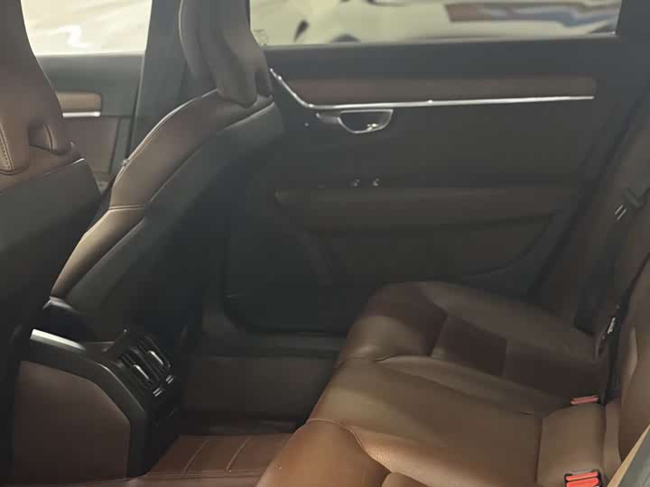 Фото 9 - Volvo S90