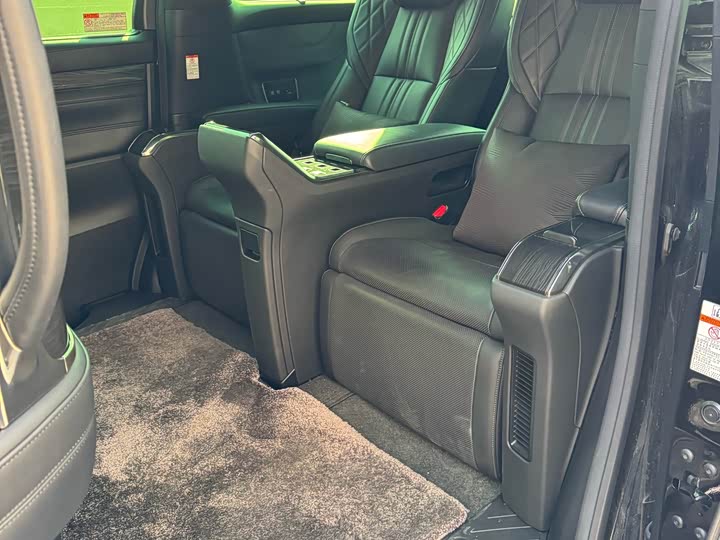 Фото 5 - Lexus LM