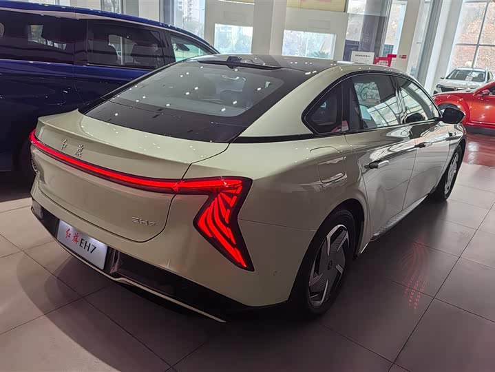 Фото 3 - Hongqi EH7