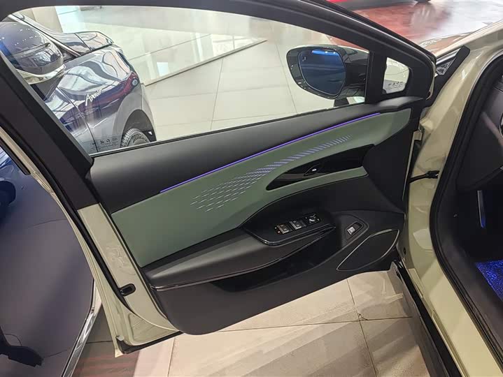 Фото 7 - Hongqi EH7