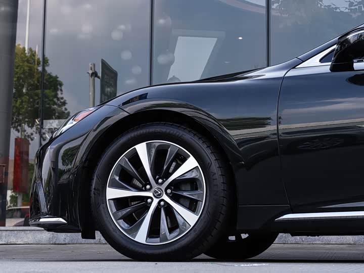 Фото 8 - Lexus LS