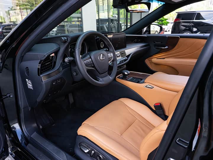 Фото 9 - Lexus LS