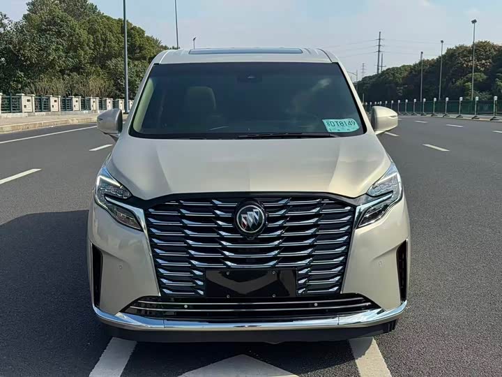 Фото 2 - Buick GL8 ES