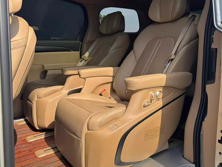 Фото 6 - Buick GL8 ES