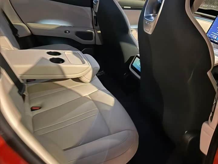 Фото 9 - Xiaomi YU7