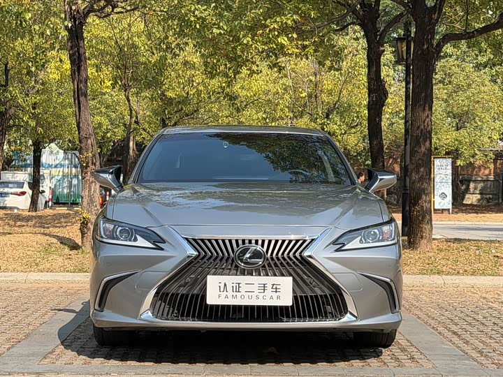 Фото 2 - Lexus ES