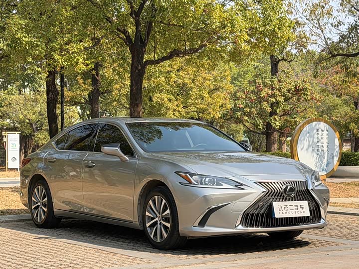 Фото 3 - Lexus ES