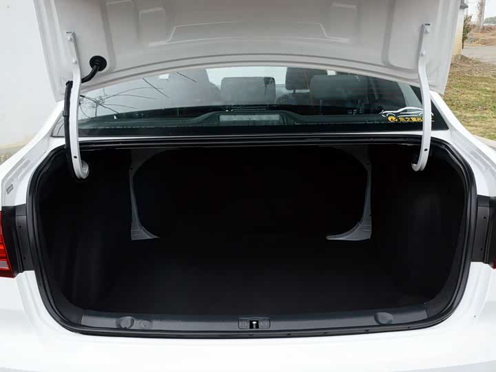 Фото 9 - Volkswagen Lavida