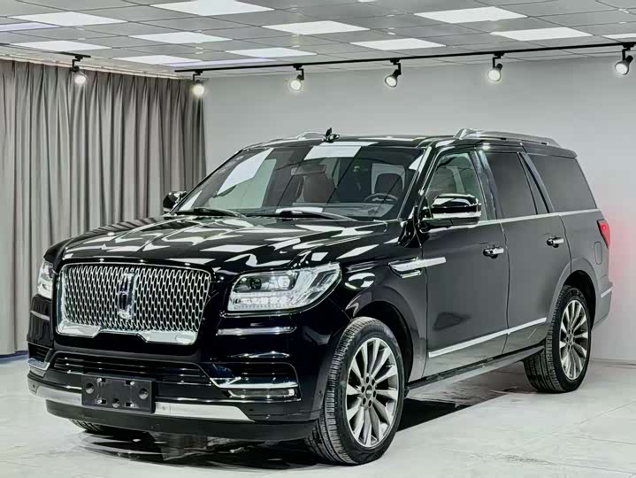 Фото 2 - Lincoln Navigator