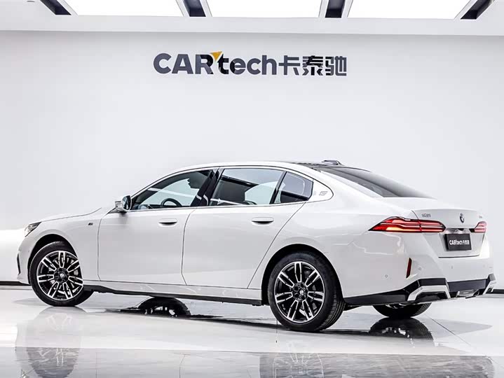 Фото 3 - BMW 5 Series