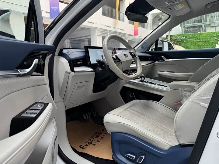 Фото 9 - Roewe Whale