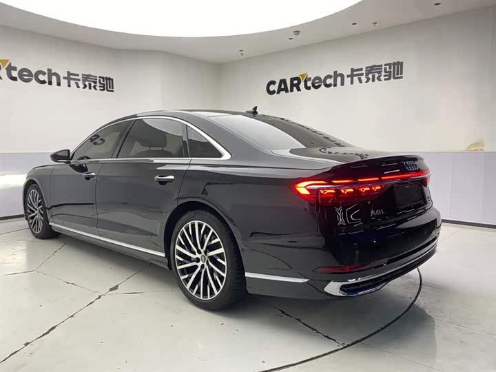 Фото 7 - Audi A8