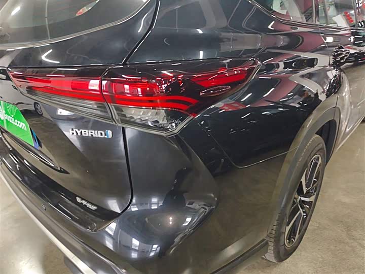 Фото 8 - Toyota Crown Kluger