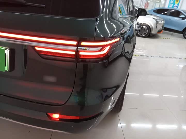 Фото 8 - LiXiang One