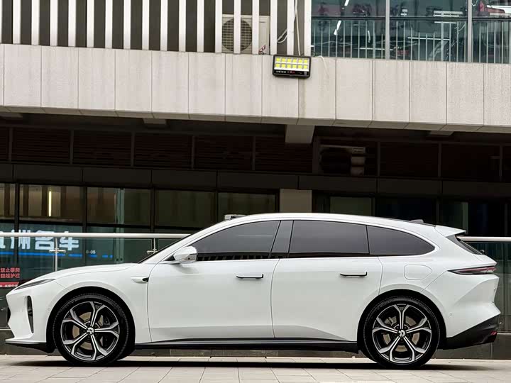 Фото 3 - Nio ET5T