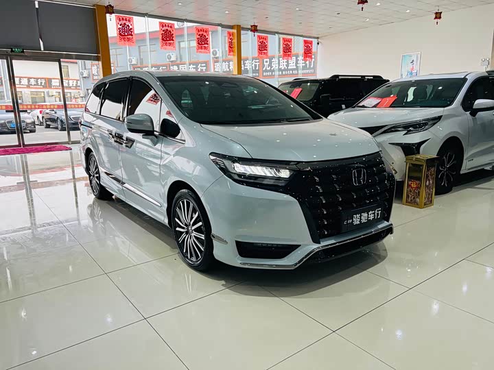 Фото 3 - Honda Elysion