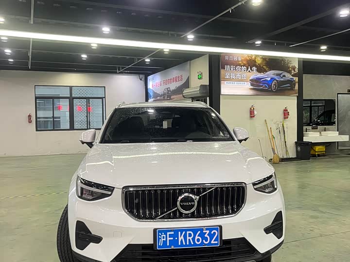 Фото 2 - Volvo XC40