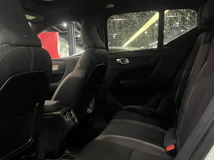 Фото 5 - Volvo XC40