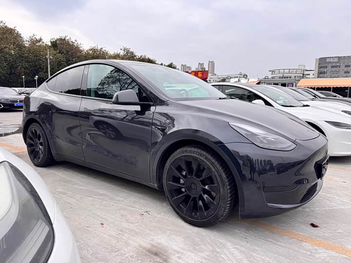 Фото 3 - Tesla Model Y
