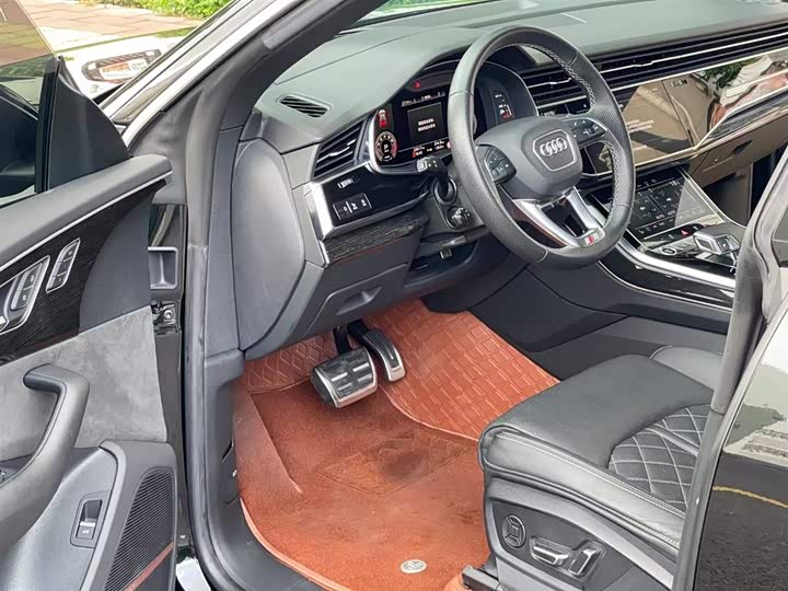 Фото 6 - Audi Q8