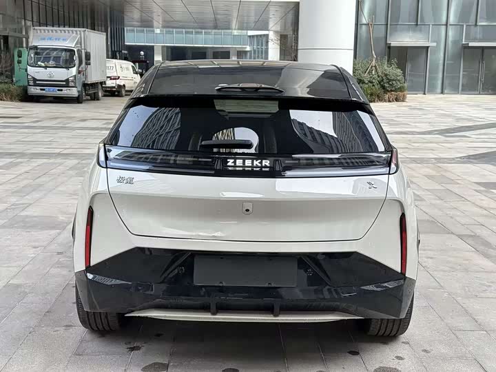 Фото 5 - Zeekr X