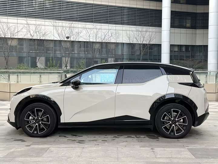 Фото 8 - Zeekr X