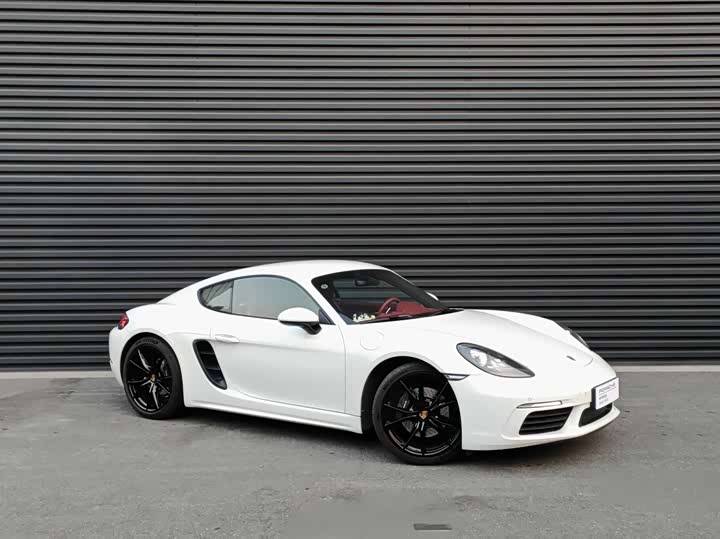 Фото 1 - Porsche 718